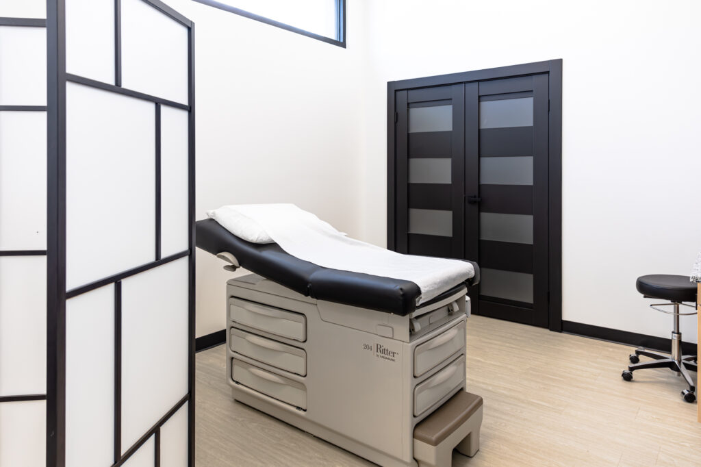 One of our bright, clean treatment rooms with a comfortable reclining chair in the middle, ready for a patient with Disney health insurance in Winter Garden.